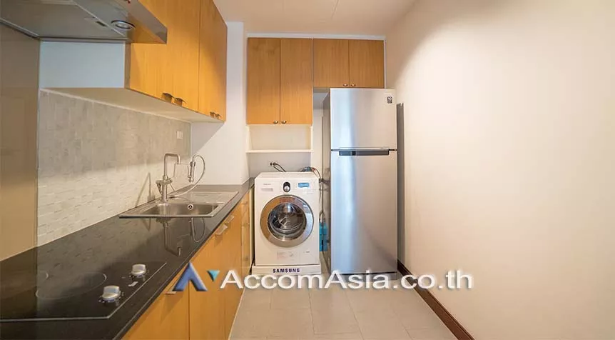  2 Bedrooms  Apartment For Rent in Sukhumvit, Bangkok  near BTS Ekkamai (AA28315)