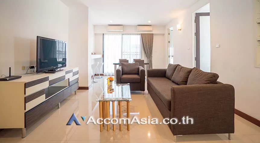  3 Bedrooms  Apartment For Rent in Sukhumvit, Bangkok  near BTS Ekkamai (AA28316)
