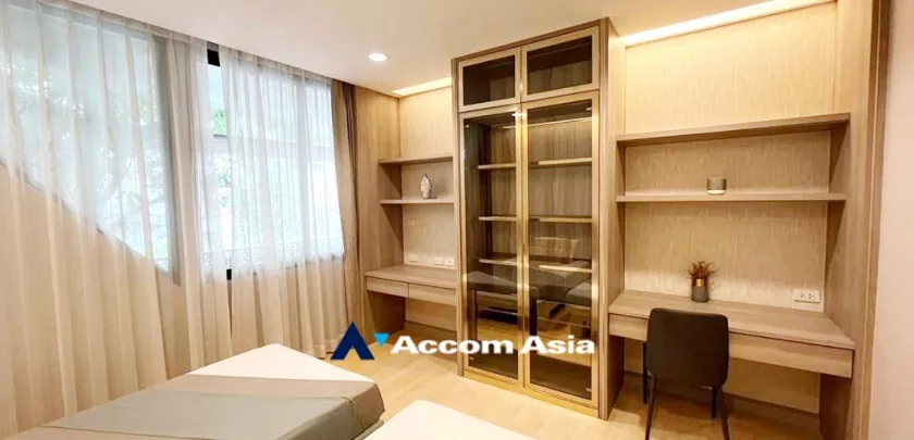 14  3 br Apartment For Rent in Ploenchit ,Bangkok BTS Ploenchit at Set on Landscape Court Yard AA28325