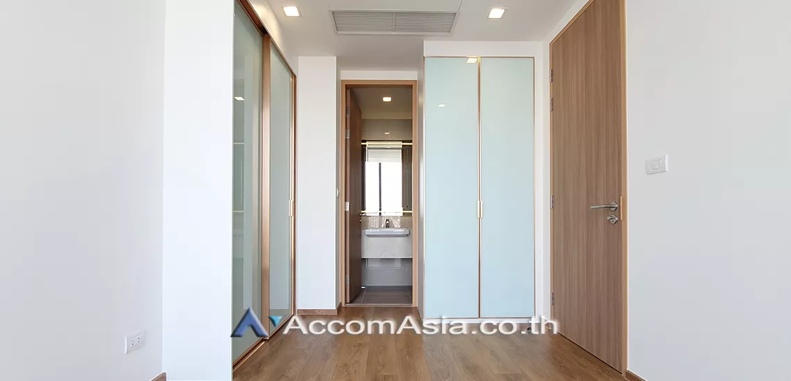 unit 3 Bedrooms  Condominium For Rent in Sukhumvit, Bangkok  near BTS Phrom Phong (AA28335)