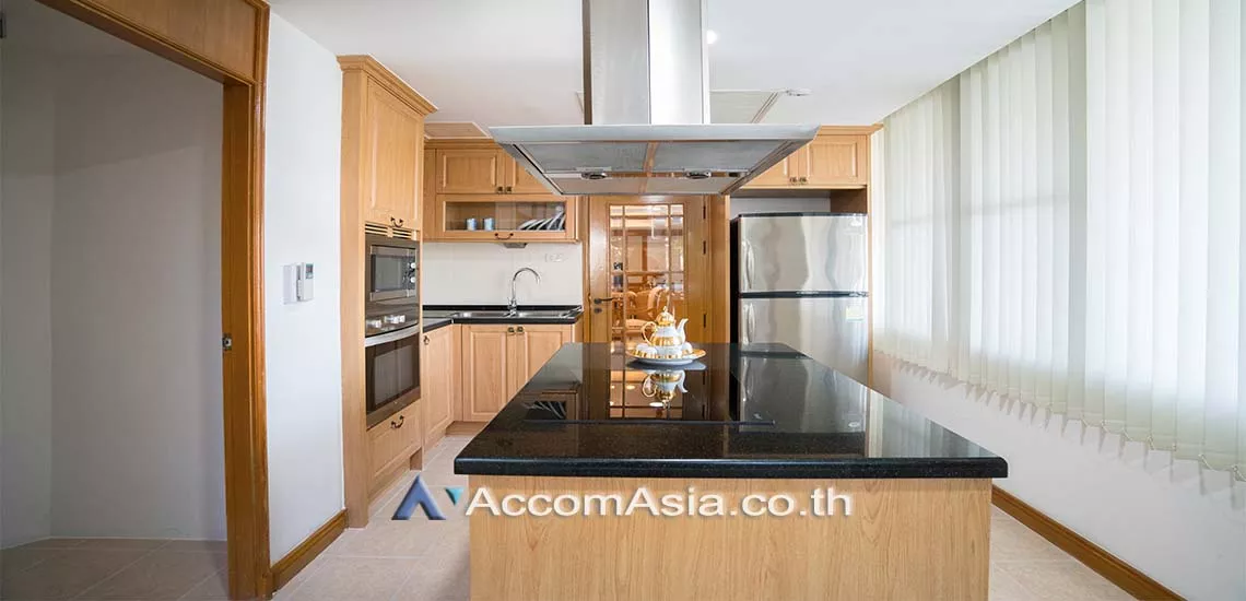 unit 2 Bedrooms  Apartment For Rent in Sukhumvit, Bangkok  near BTS Phrom Phong (AA28336)