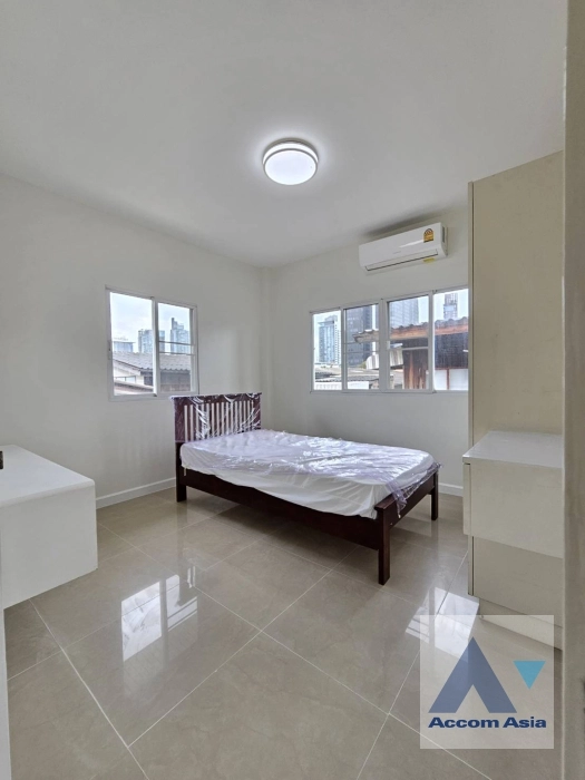 11  3 br House for rent and sale in Sukhumvit ,Bangkok BTS Thong Lo AA28339
