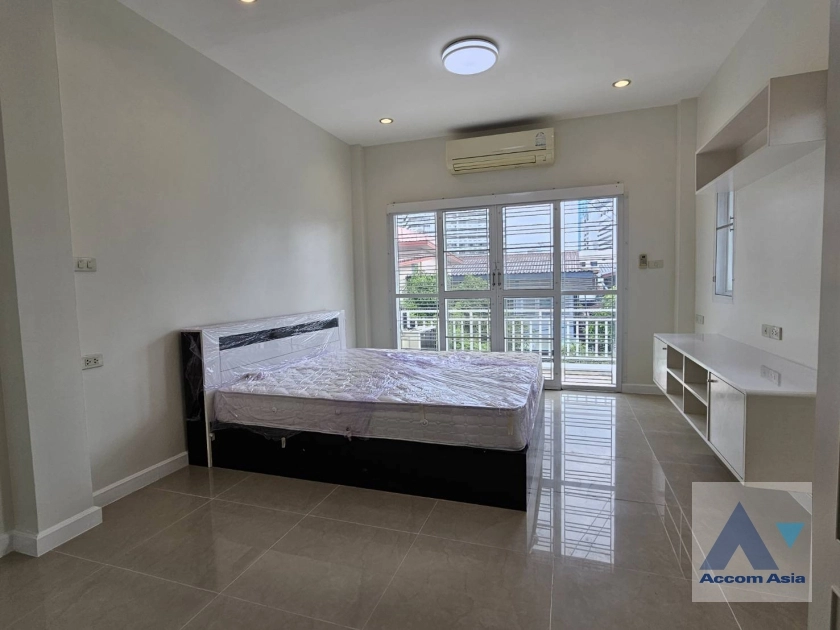 15  3 br House for rent and sale in Sukhumvit ,Bangkok BTS Thong Lo AA28339