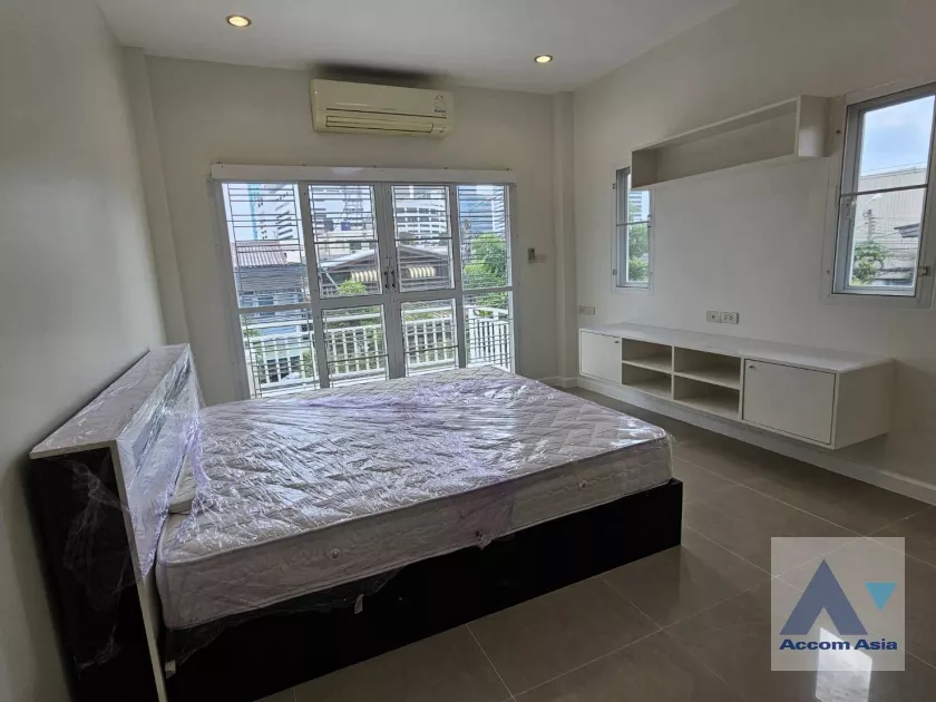 10  3 br House For Rent in sukhumvit ,Bangkok BTS Thong Lo AA28339