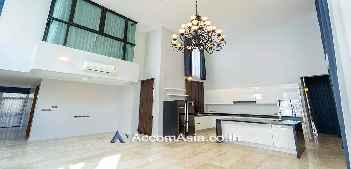 Private Swimming Pool, Pet friendly |  6 Bedrooms  House For Rent in Sukhumvit, Bangkok  near BTS Phrom Phong (AA28343)