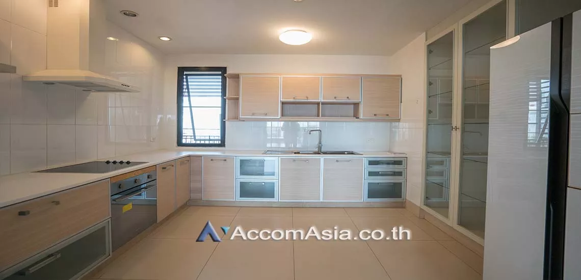 Pet friendly |  3 Bedrooms  Condominium For Rent in Sukhumvit, Bangkok  near BTS Ekkamai (AA28350)