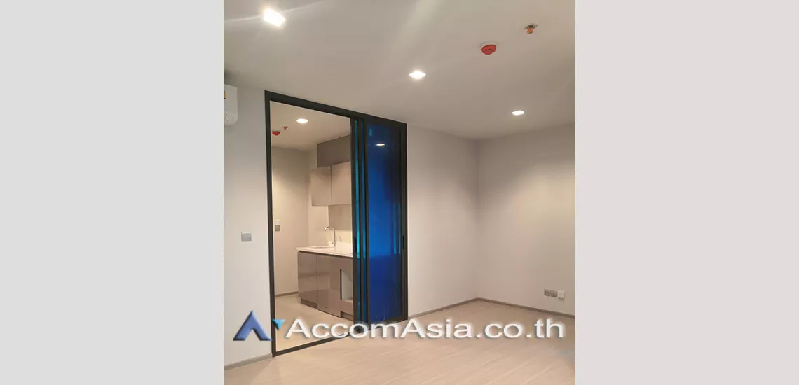  1 Bedroom  Condominium For Sale in Phaholyothin, Bangkok  near MRT Rama 9 (AA28358)