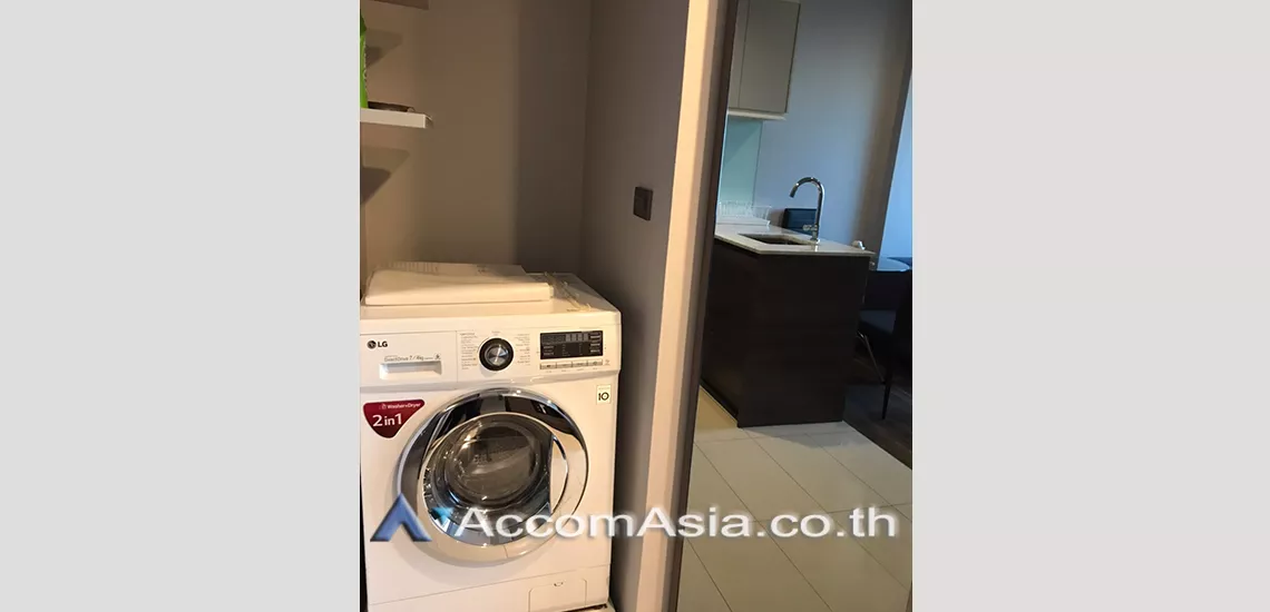 unit 1 Bedroom  Condominium For Sale in Sukhumvit, Bangkok  near BTS Ekkamai (AA28362)