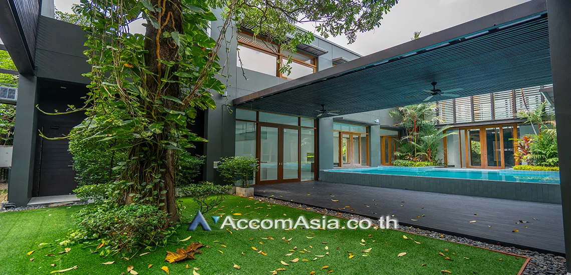 Private Swimming Pool |  5 Bedrooms  House For Rent in Pattanakarn, Bangkok  near BTS On Nut (AA28363)