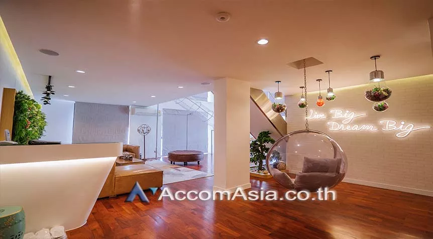 Exclusive, Double High Ceiling, Duplex Condo, Penthouse |  6 Bedrooms  Apartment For Rent in Ploenchit, Bangkok  near BTS Chitlom - MRT Lumphini (AA28364)