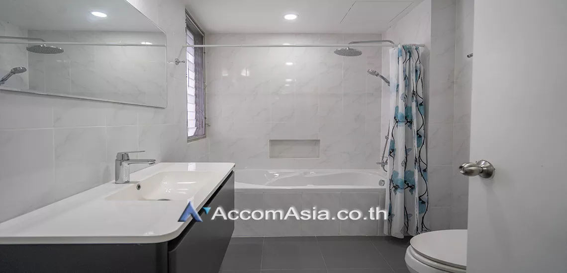 16  3 br Apartment For Rent in Sukhumvit ,Bangkok BTS Phrom Phong at The comfortable low rise residence AA28367