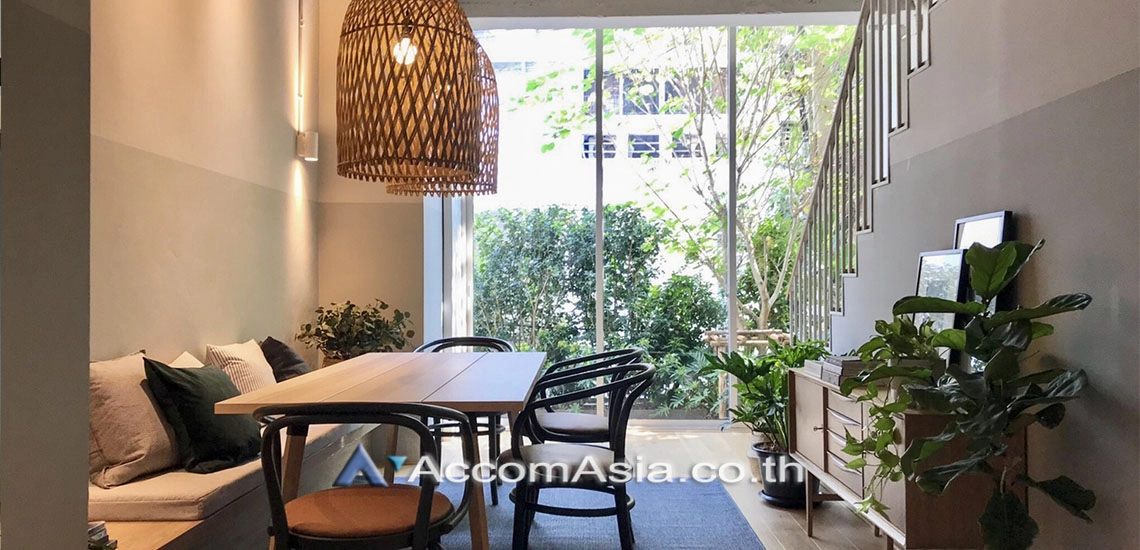  2  2 br Townhouse for rent and sale in Sukhumvit ,Bangkok BTS Thong Lo AA28373