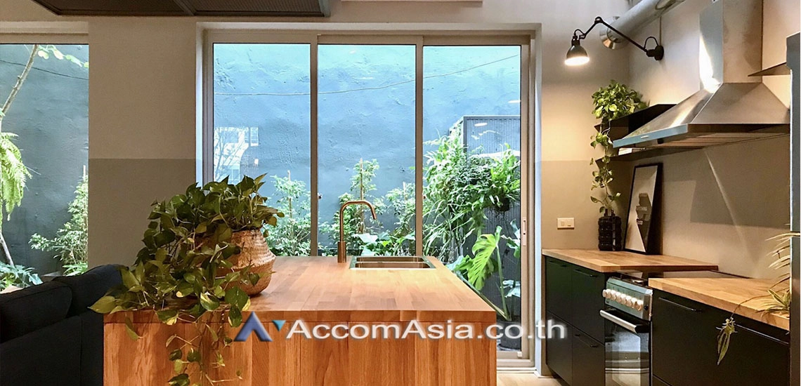 8  2 br Townhouse for rent and sale in Sukhumvit ,Bangkok BTS Thong Lo AA28373