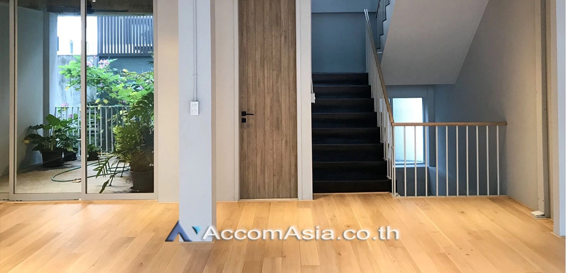 10  2 br Townhouse for rent and sale in Sukhumvit ,Bangkok BTS Thong Lo AA28373