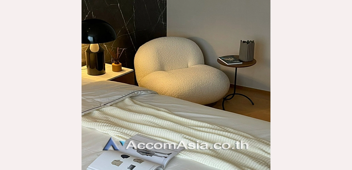 unitModern condo with soft tones and luxury design (AA28376)