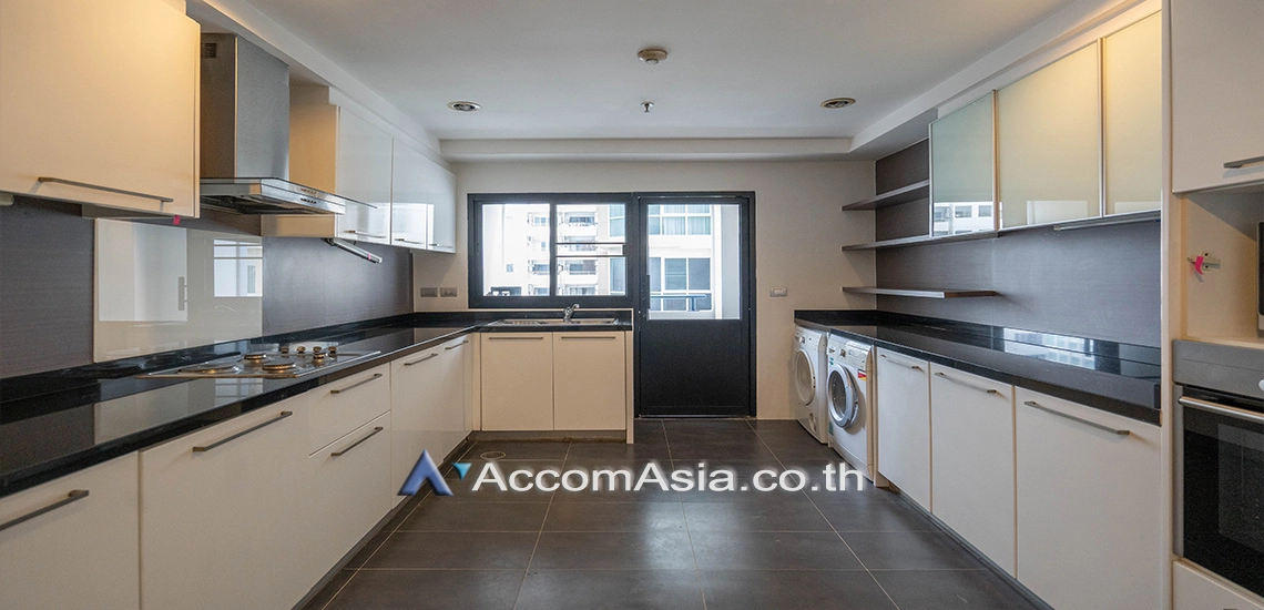 unit 3 Bedrooms  Apartment For Rent in Sukhumvit, Bangkok  near BTS Thong Lo (AA28402)