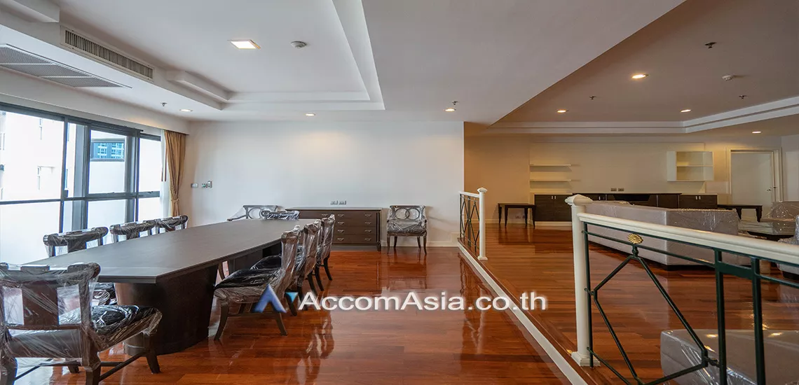  3 Bedrooms  Apartment For Rent in Sukhumvit, Bangkok  near BTS Thong Lo (AA28402)