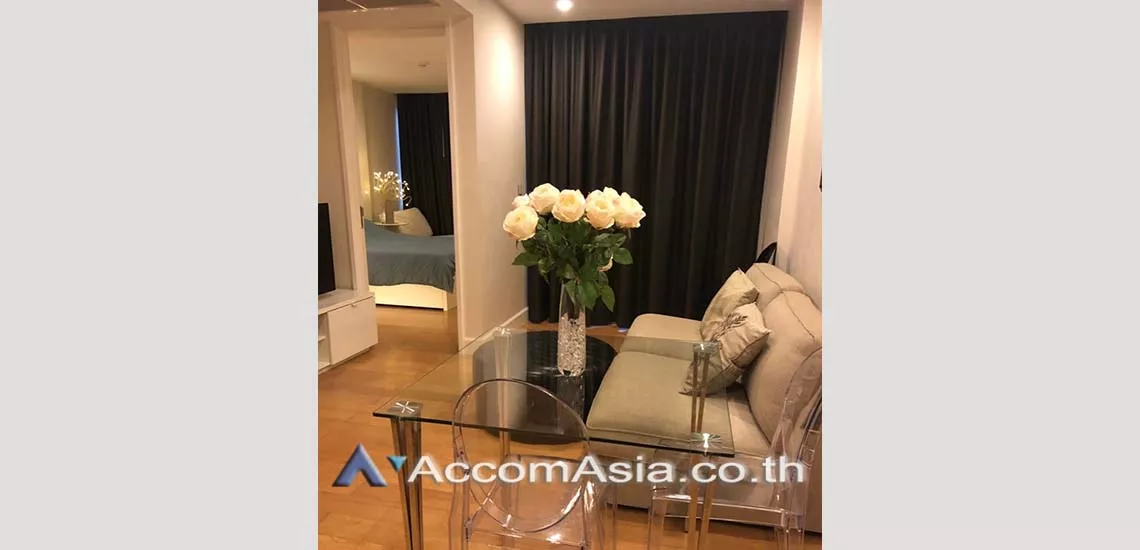  1 Bedroom  Condominium For Sale in Silom, Bangkok  near BTS Chong Nonsi (AA28409)