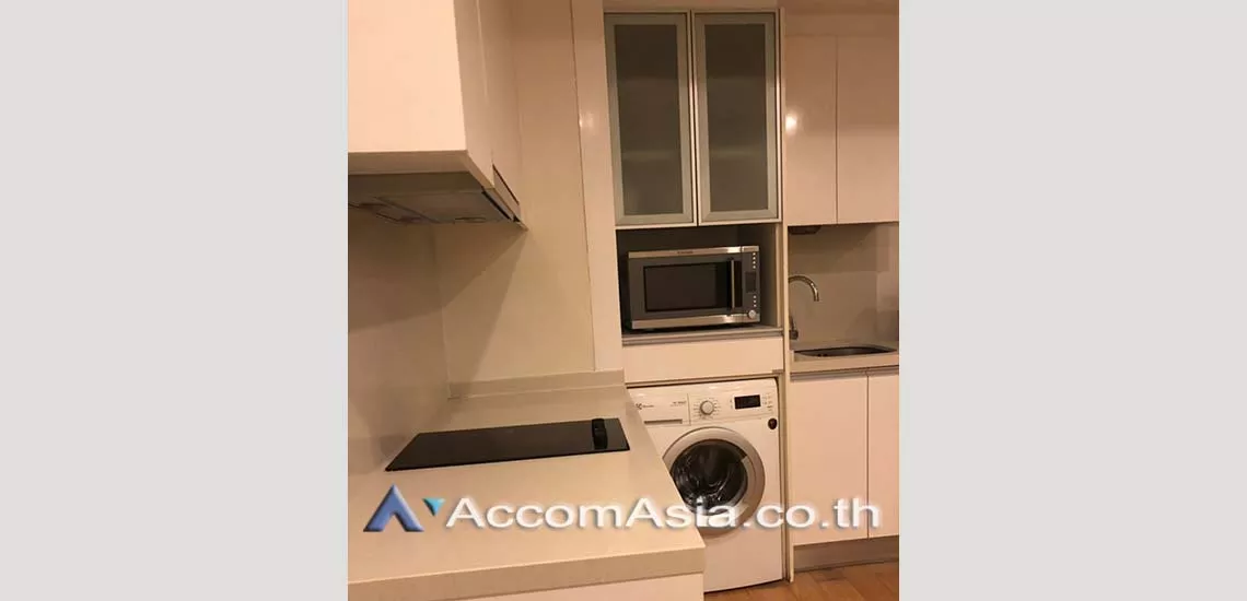 unit 1 Bedroom  Condominium For Sale in Silom, Bangkok  near BTS Chong Nonsi (AA28409)