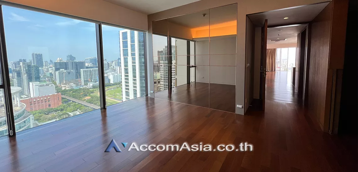 unit 2 Bedrooms  Condominium For Rent in Ploenchit, Bangkok  near BTS Ratchadamri (AA28418)