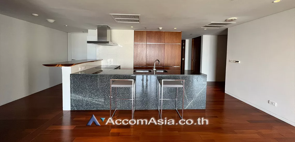 unit 2 Bedrooms  Condominium For Rent in Ploenchit, Bangkok  near BTS Ratchadamri (AA28418)