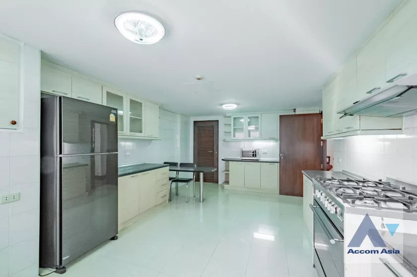  1  3 br Apartment For Rent in Sukhumvit ,Bangkok BTS Phrom Phong at Family Size Desirable AA28421