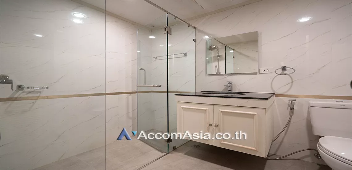 5  1 br Apartment For Rent in Sukhumvit ,Bangkok BTS Phrom Phong at Low-rise apartment, Walk 400m to BTS AA28456