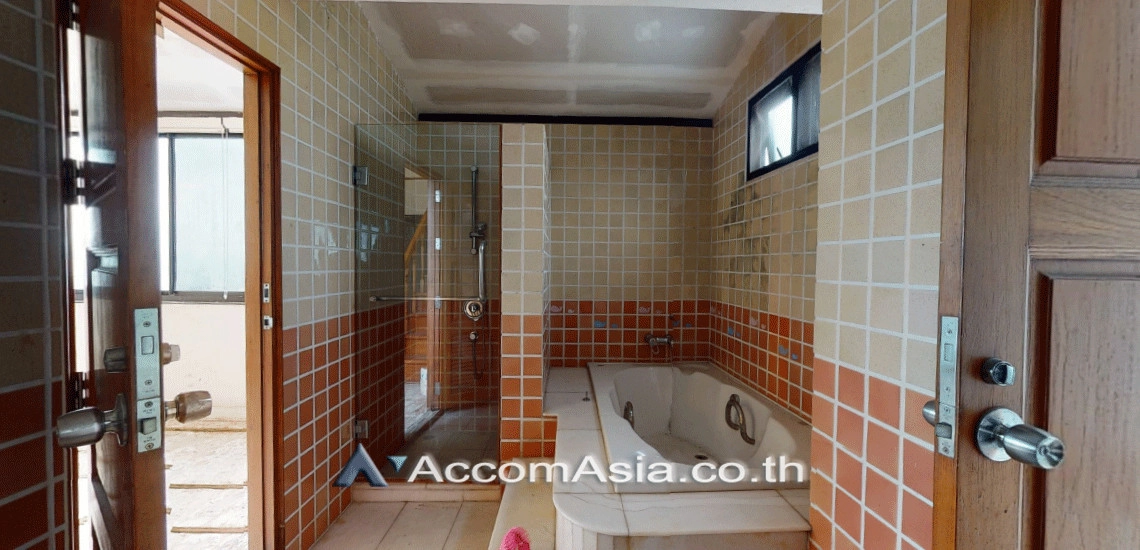 9  4 br Condominium For Sale in Sukhumvit ,Bangkok BTS Ekkamai at Beverly Hills Mansion AA28601