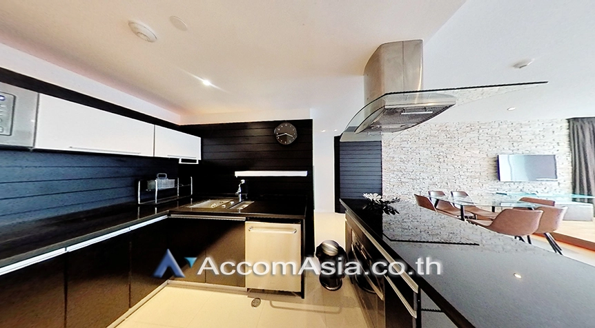 Corner Unit, Pet friendly |  3 Bedrooms  Condominium For Rent in Sukhumvit, Bangkok  near BTS Ekkamai (AA28644)