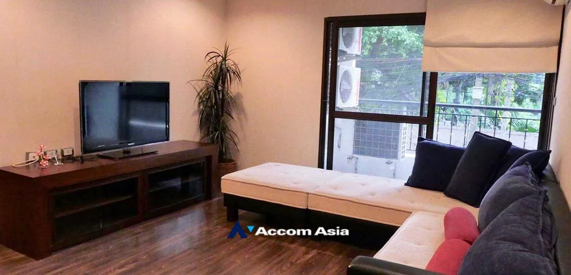  3 Bedrooms  Condominium For Sale in Silom, Bangkok  near BTS Chong Nonsi (AA28788)