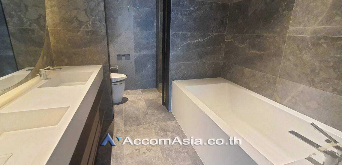  1  2 br Condominium For Sale in Charoen Nakhon ,Bangkok BTS Krung Thon Buri at Banyan Tree Residences Riverside AA28918