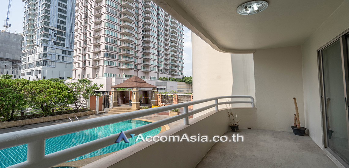 Pet friendly |  3 Bedrooms  Condominium For Rent & Sale in Sukhumvit, Bangkok  near BTS Phrom Phong (AA28930)