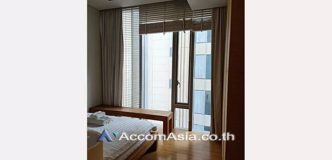  2 Bedrooms  Condominium For Sale in Silom, Bangkok  near BTS Sala Daeng - MRT Silom (AA28981)