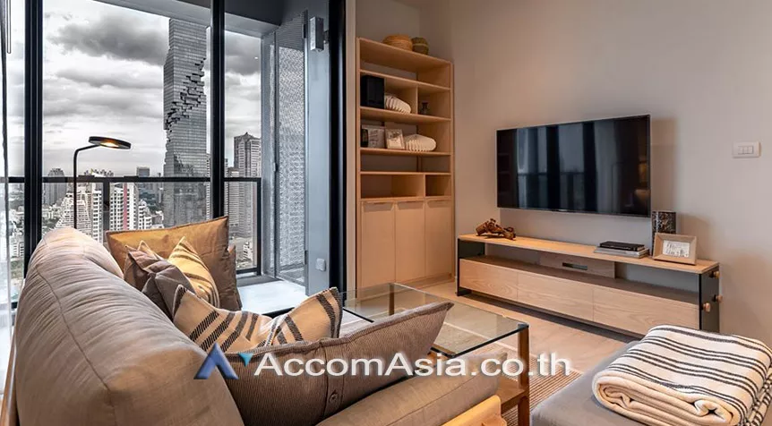  2 Bedrooms  Condominium For Sale in Silom, Bangkok  near BTS Surasak (AA29195)