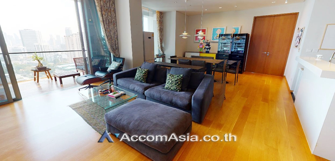 unitCondominium with skyline view in Sathorn (AA29387)