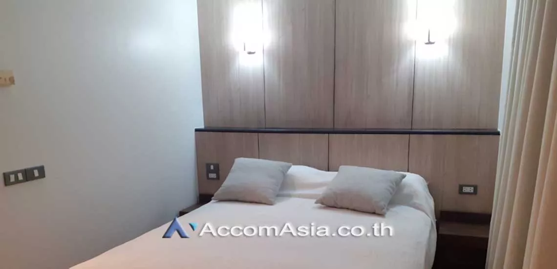 unit 2 Bedrooms  Condominium For Rent in Ploenchit, Bangkok  near BTS Chitlom (AA29396)