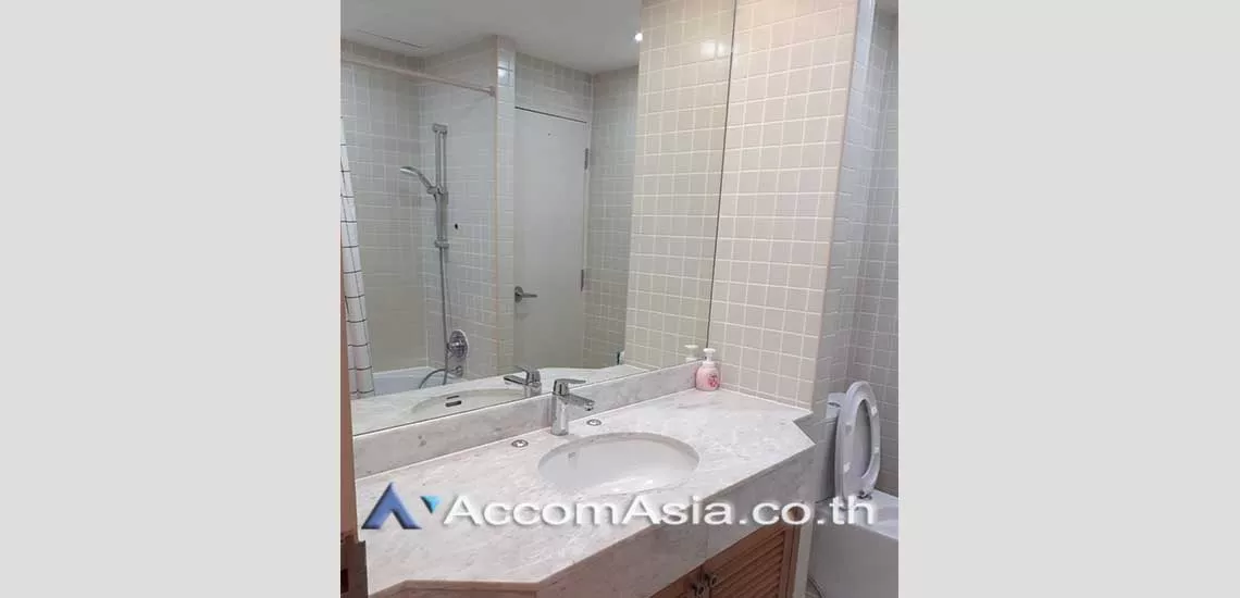 unit 2 Bedrooms  Condominium For Rent in Ploenchit, Bangkok  near BTS Chitlom (AA29396)