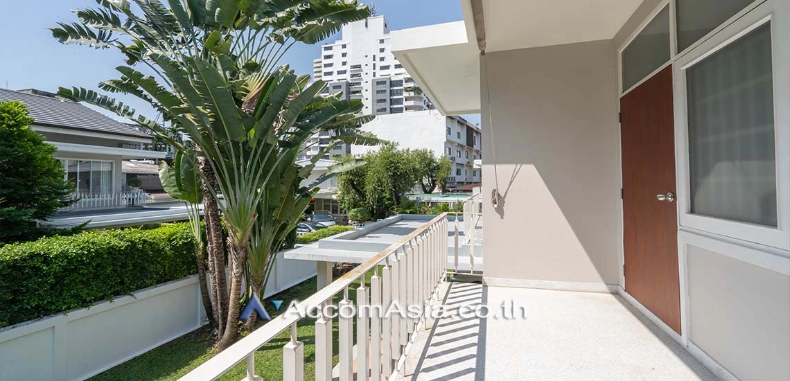 unitHome Office, Pet friendly |  3 Bedrooms  House For Rent in Sukhumvit, Bangkok  near BTS Thong Lo (AA29407)