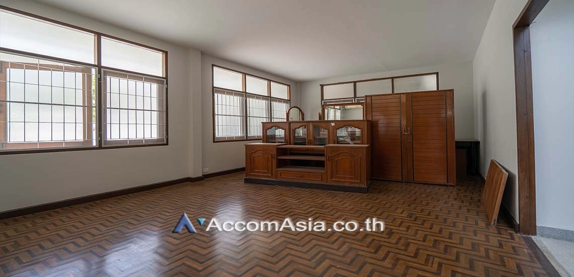 5  3 br House For Rent in Sukhumvit ,Bangkok BTS Thong Lo AA29407