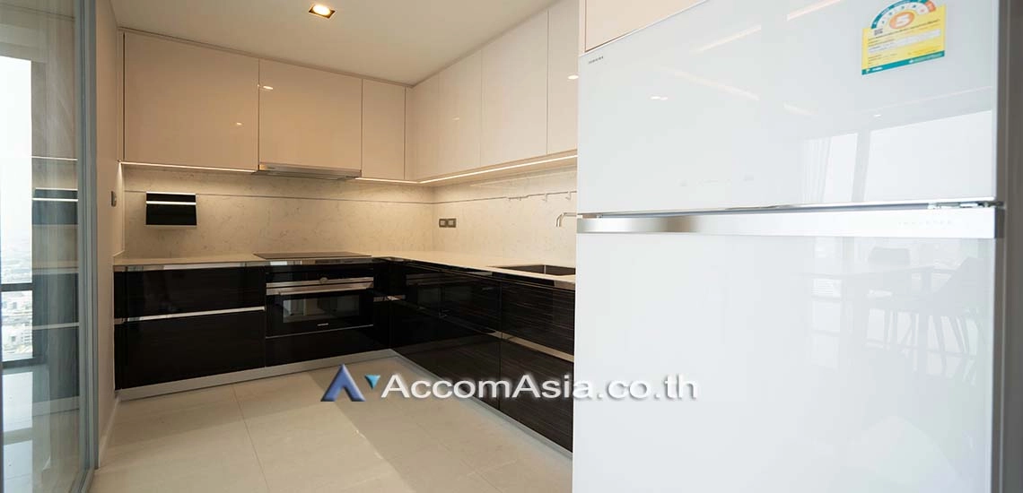 unit Modern condominium with private balcony and serene views in Sathorn (AA29434)
