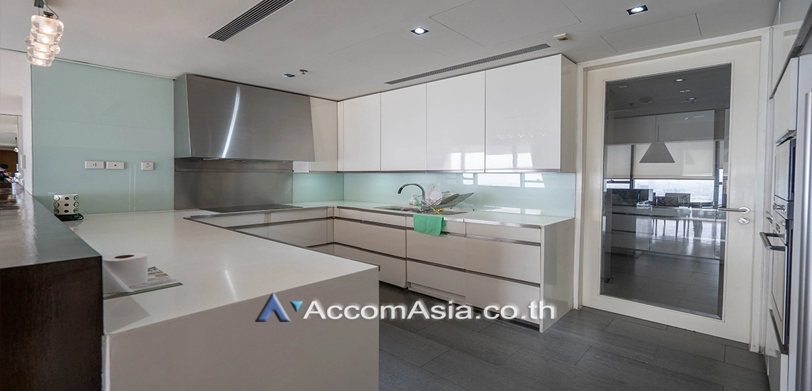 unitPanoramic-view condo with modern decor in Sathorn (AA29462)