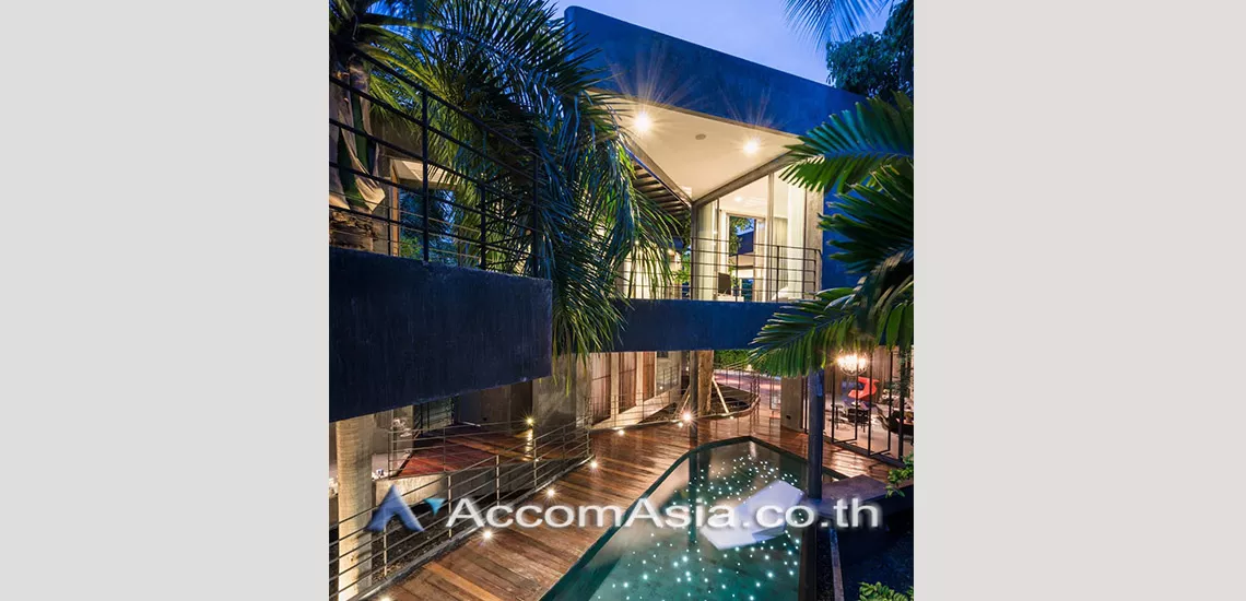  5 Bedrooms  House For Sale in Sukhumvit, Bangkok  near BTS Phrom Phong (AA29464)