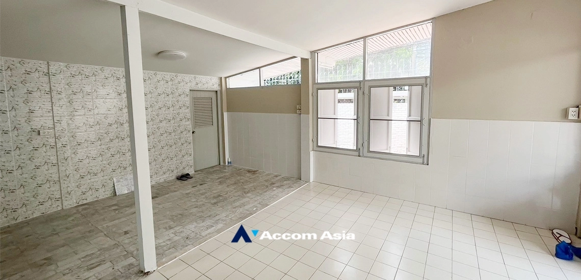 unit 2 Bedrooms  House For Rent in Sukhumvit, Bangkok  near BTS Thong Lo (AA29465)