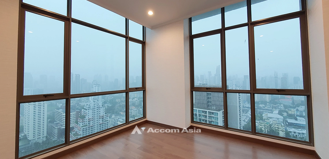 unit 3 Bedrooms  Condominium For Rent in Sukhumvit, Bangkok  near BTS Phrom Phong (AA29468)