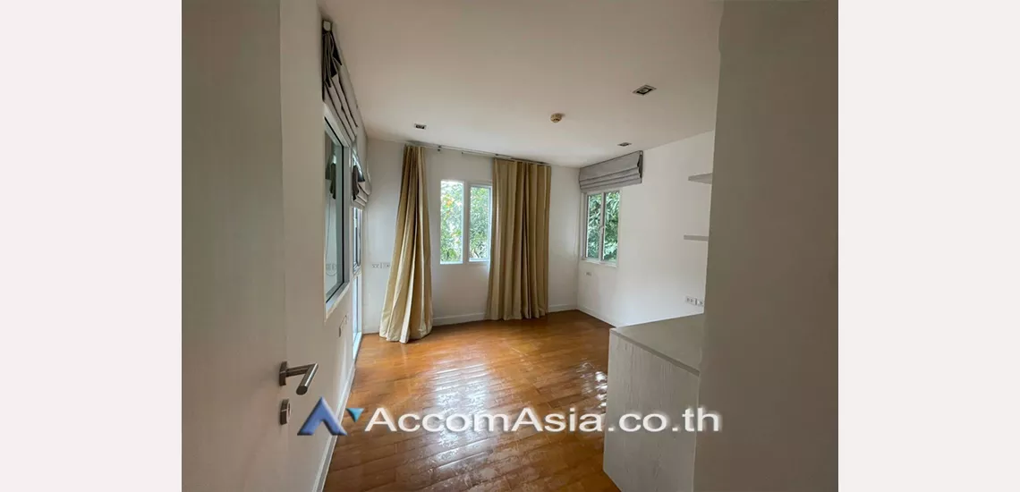 unit 2 Bedrooms  Condominium For Rent in Sukhumvit, Bangkok  near BTS Ekkamai (AA29483)