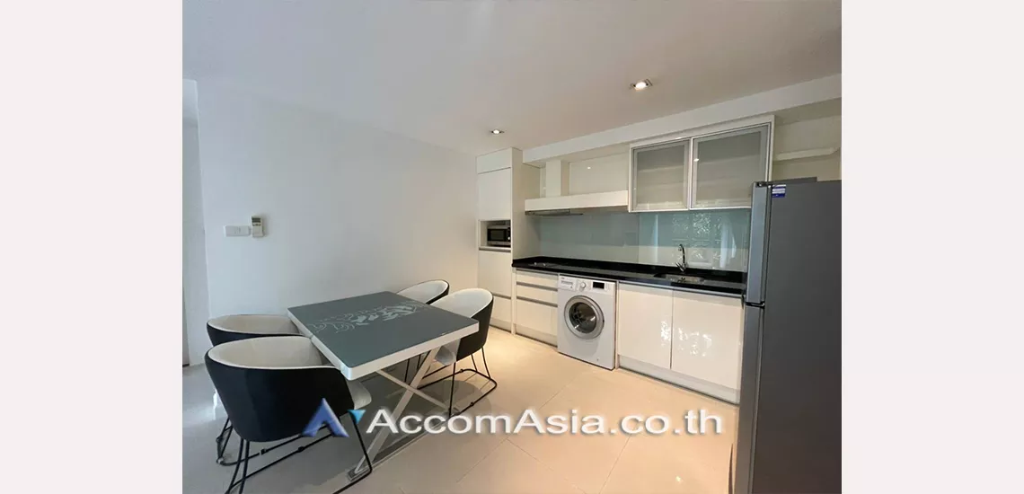 unit 2 Bedrooms  Condominium For Rent in Sukhumvit, Bangkok  near BTS Ekkamai (AA29483)