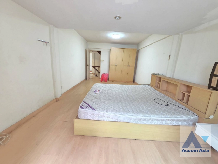 6  3 br Townhouse for rent and sale in Sukhumvit ,Bangkok BTS Phrom Phong AA29496