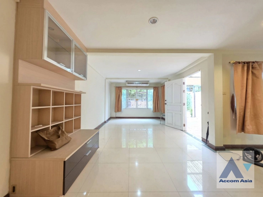  1  3 br Townhouse for rent and sale in Sukhumvit ,Bangkok BTS Phrom Phong AA29496