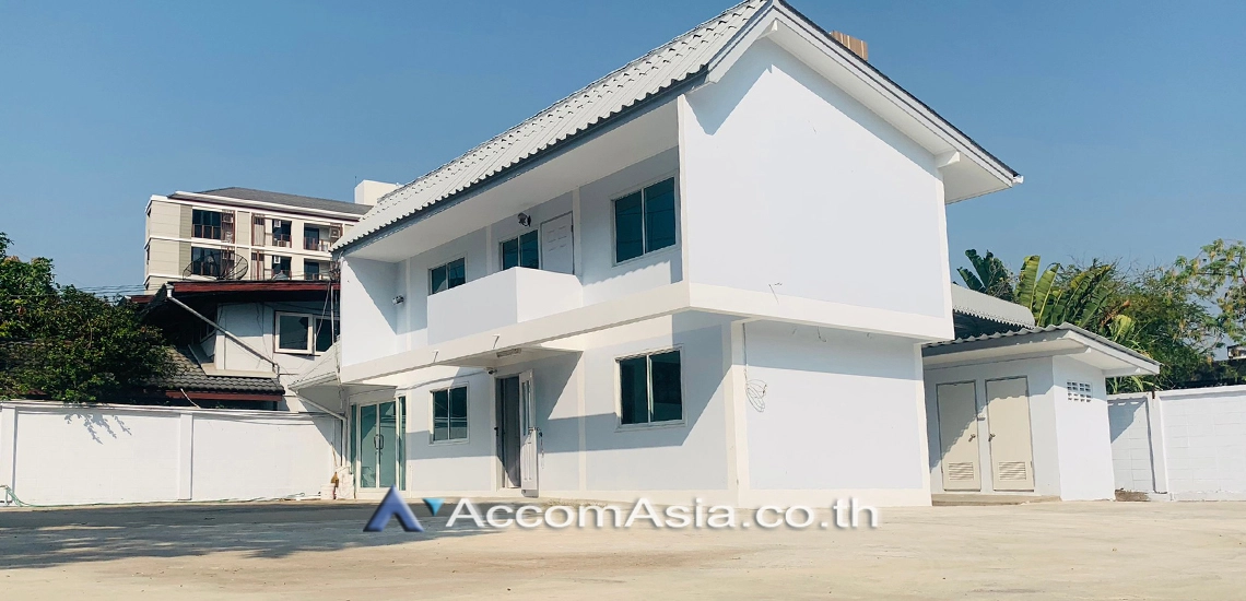  2  3 br House For Rent in Sathorn ,Bangkok MRT Khlong Toei AA29498