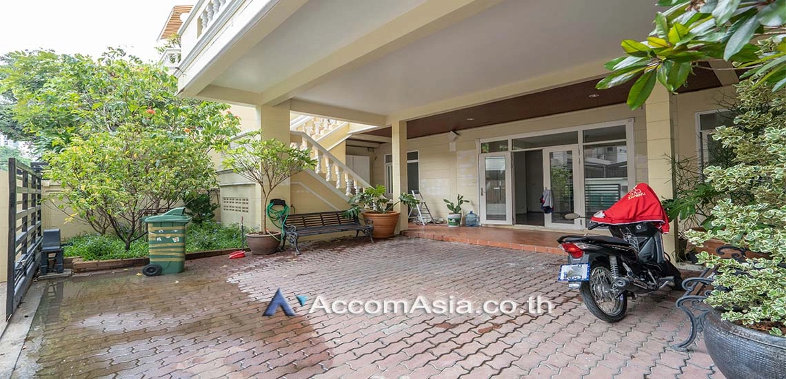 unitPet friendly |  4 Bedrooms  House For Rent in Sukhumvit, Bangkok  near BTS Phrom Phong (AA29516)